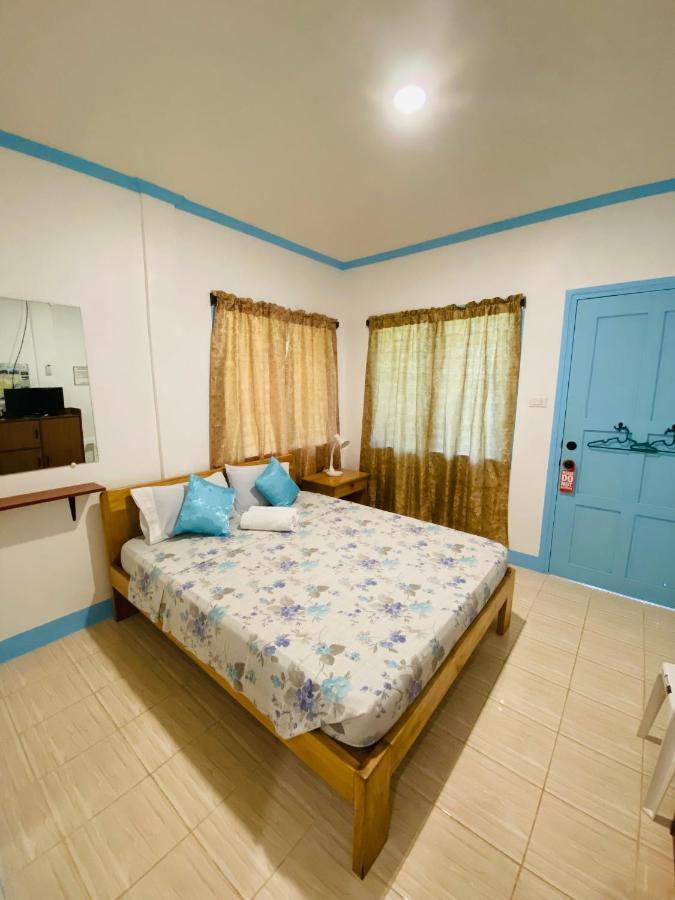 Uptown Guesthouse Siquijor Værelse billede