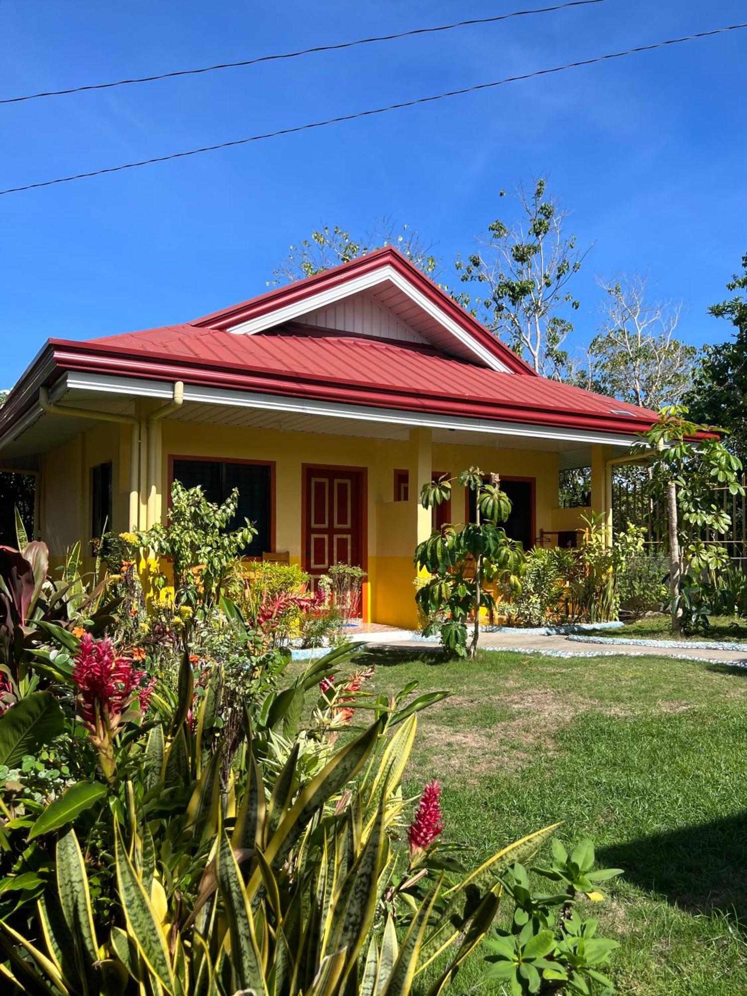 Uptown Guesthouse Siquijor Eksteriør billede