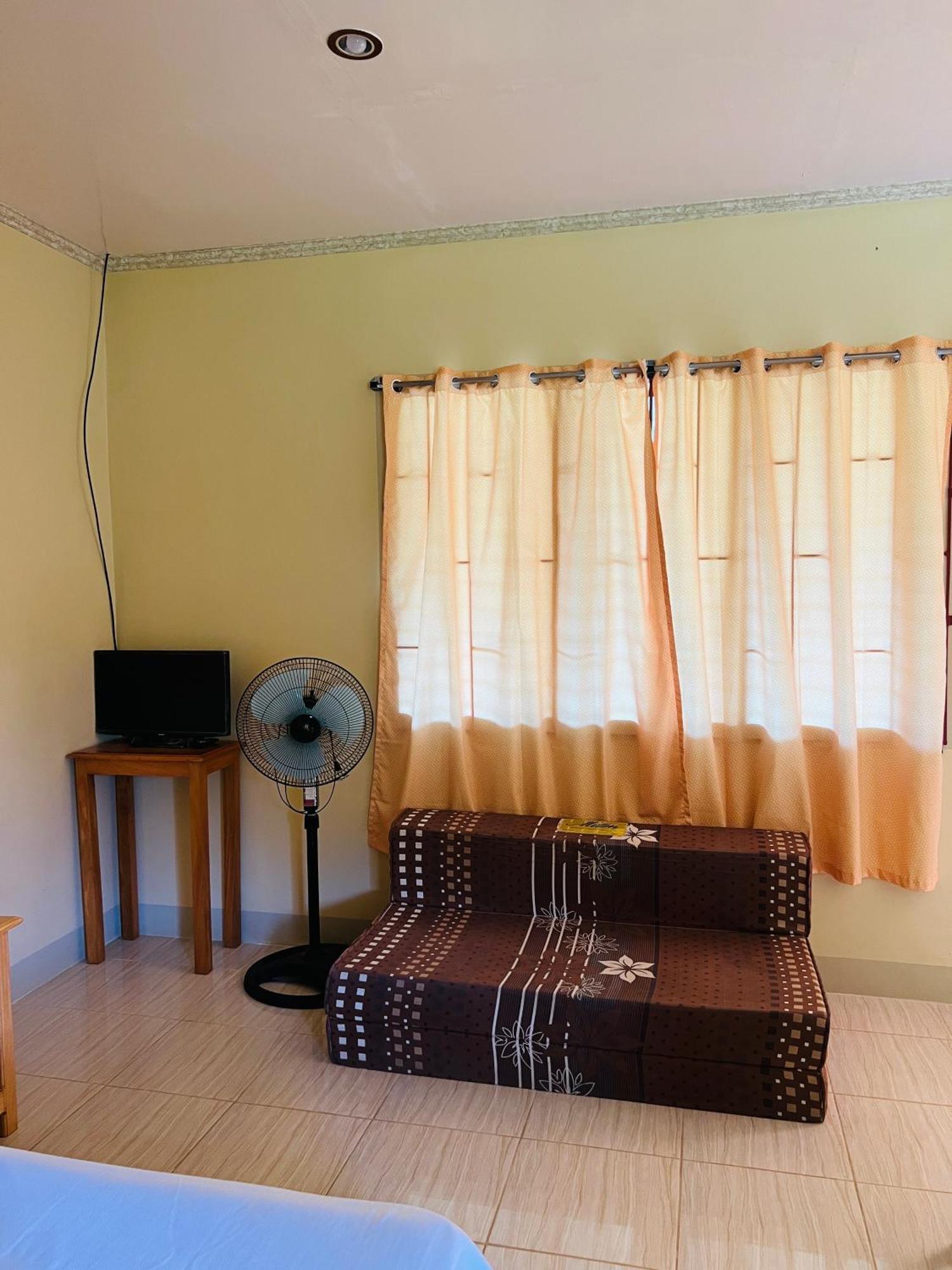 Uptown Guesthouse Siquijor Værelse billede